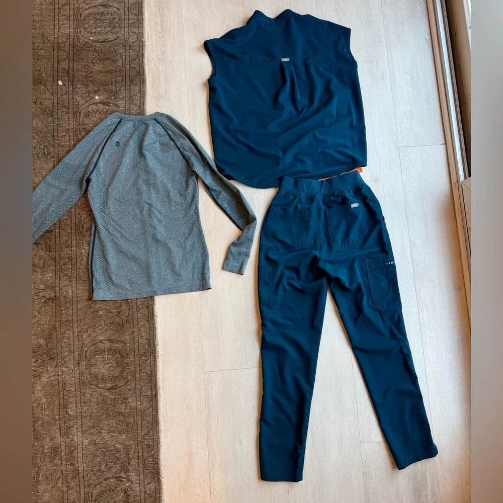GORGEOUS Deep Blue Scrub and Longsleeve set XS-S - Picture 3 of 3